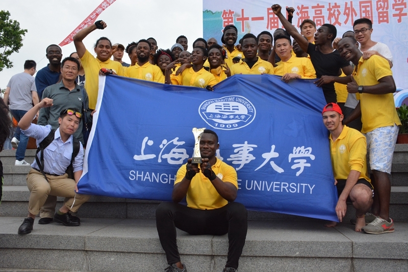 我校留学生龙舟队三次荣膺上海市高校外国留学生龙舟赛冠军