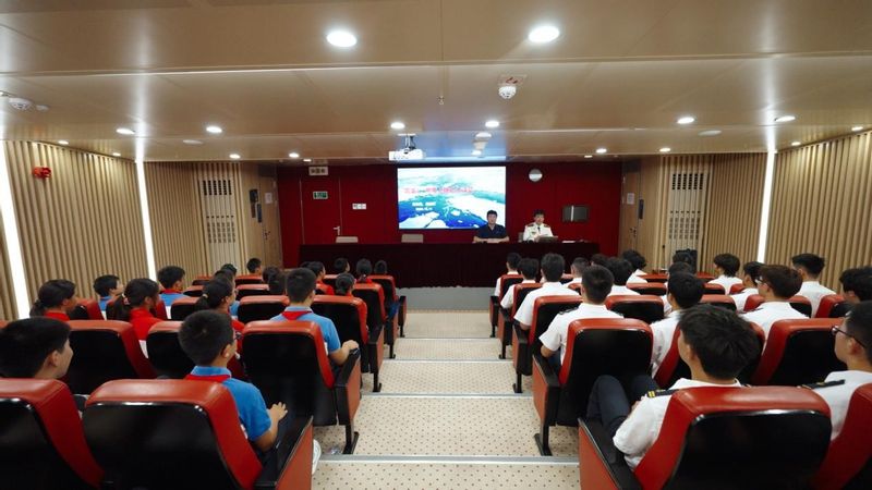 把课堂开在甲板上—— 上海海事大学“逐梦深蓝”海上移动大课堂走进“雪龙2”号