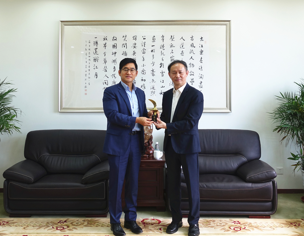 韩国釜山港湾公社上海代表处首席代表来校访问