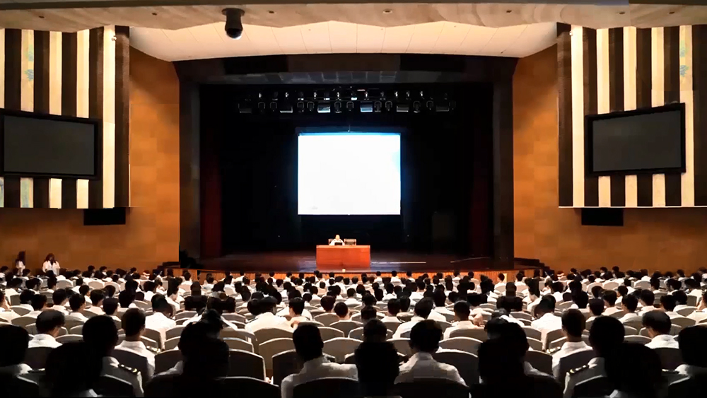 2015年上海海事大学开学视频 《第十八个夏天》