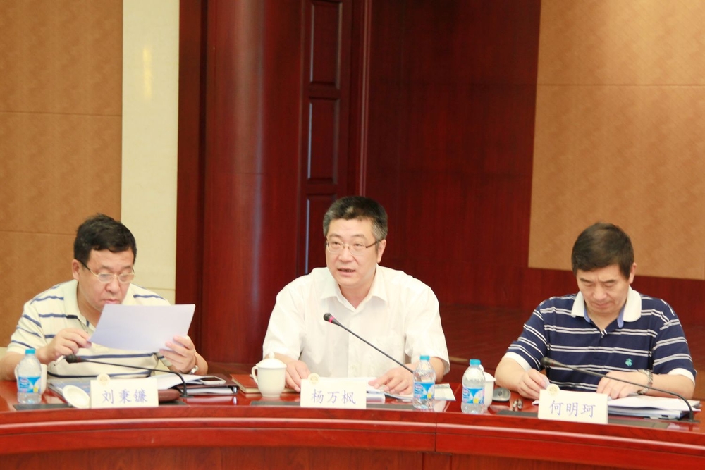 杨万枫副校长致欢迎辞