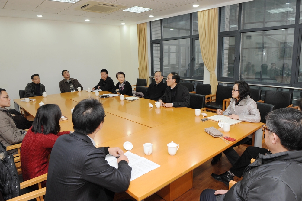 学校举行校内挂职干部座谈会