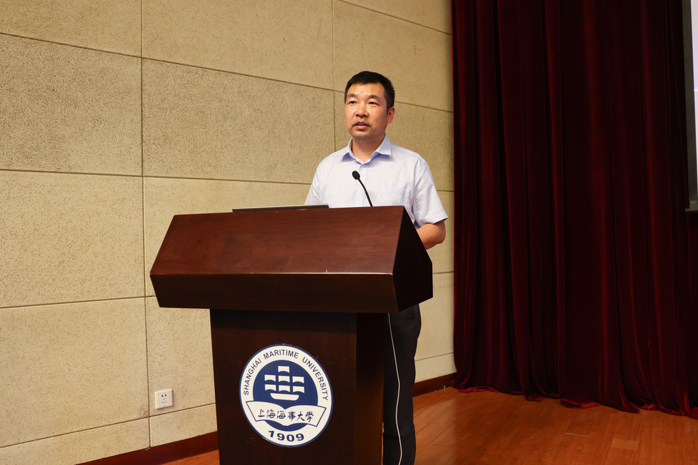 党委副书记、副校长李志鹏致辞