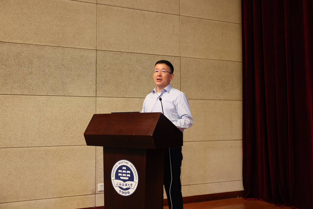 中远海运船员管理有限公司副总经理侯立平讲话