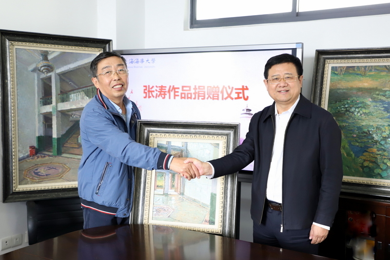 退休教授张涛向上海海事大学捐赠油画作品