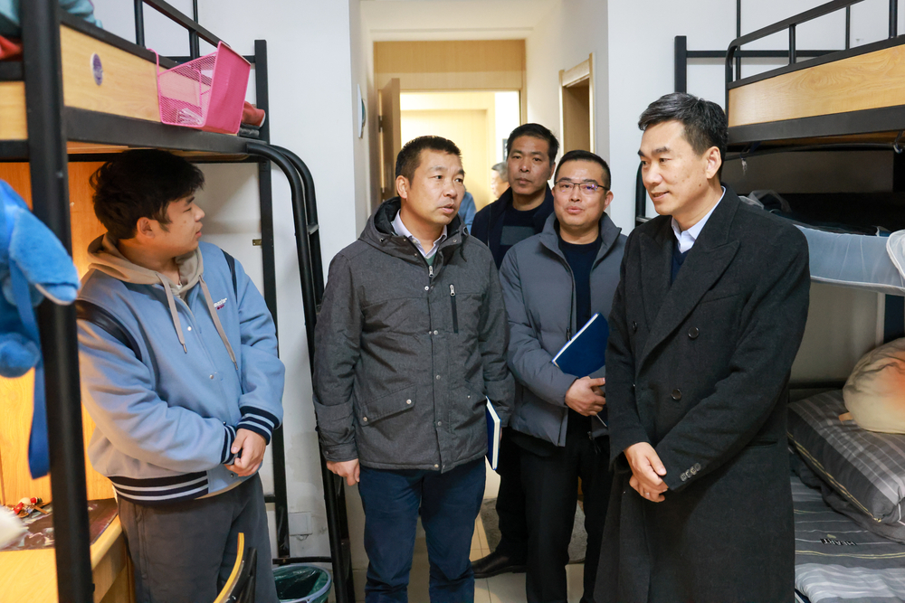 走访学生宿舍