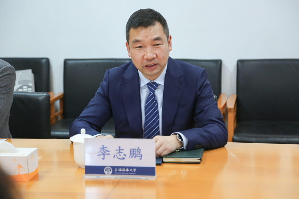 宏海箱运集团有限公司来校访问