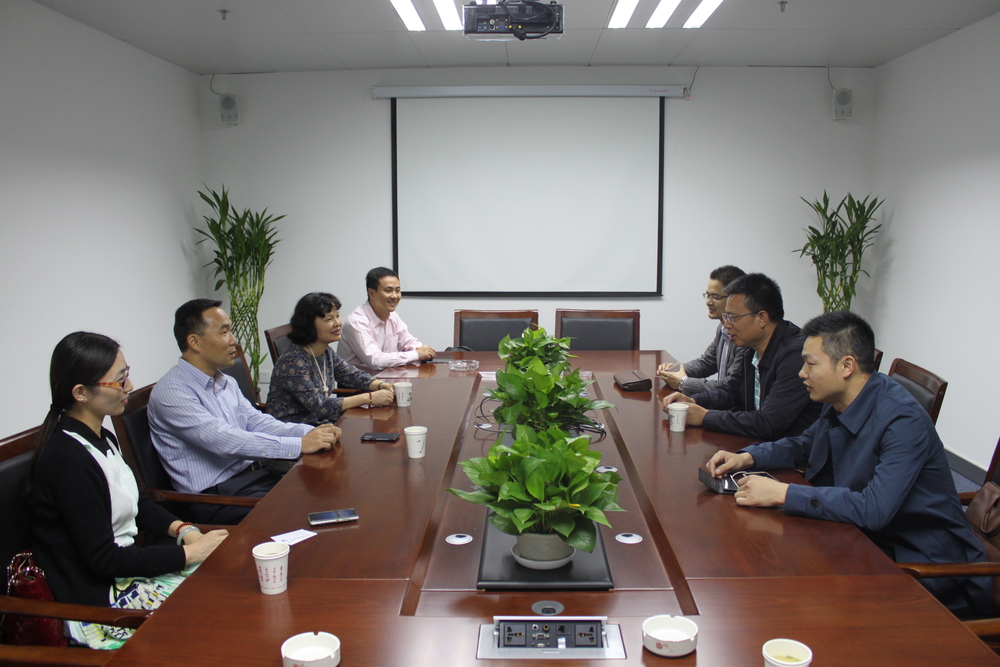 与四川校友会李小川等座谈