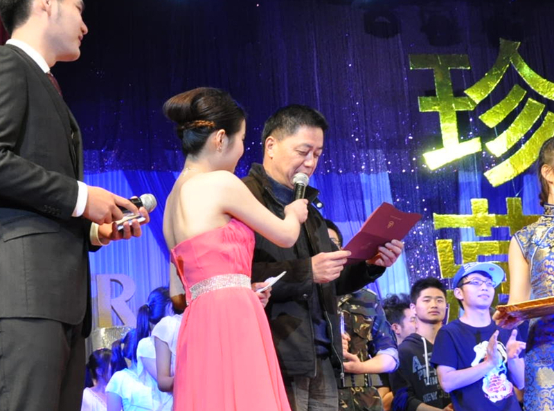 我校举行第十二届集体舞大赛