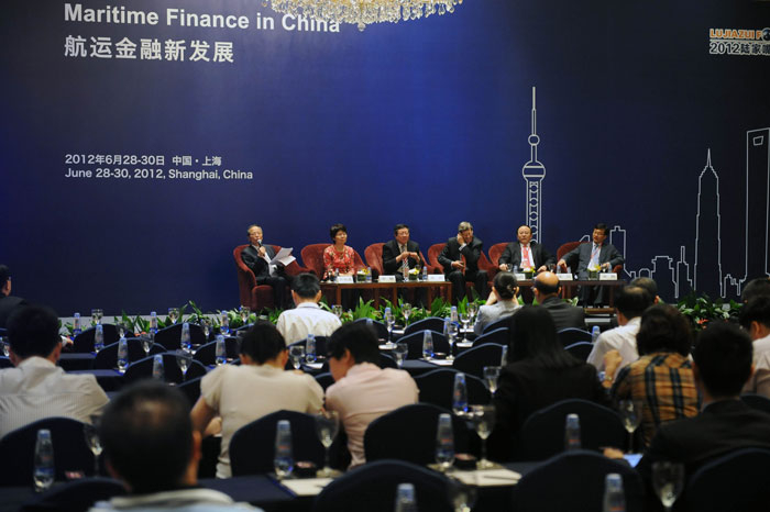 於世成书记应陆家嘴论坛邀请主持“航运金融新发展”论坛