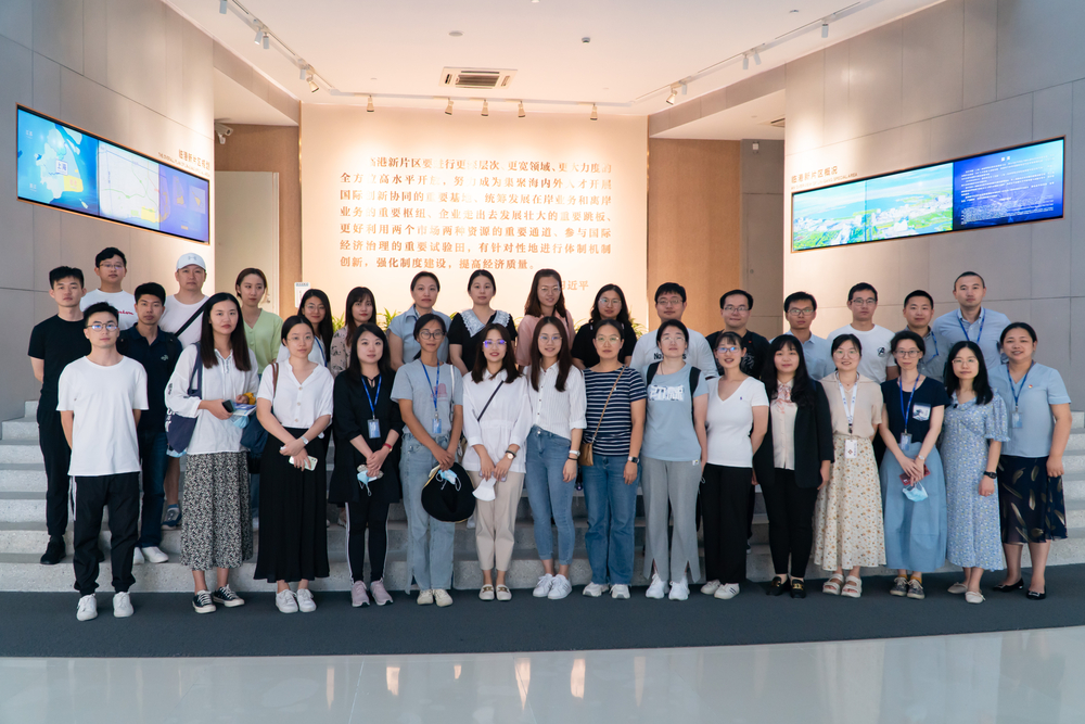 参观临港新片区展示中心