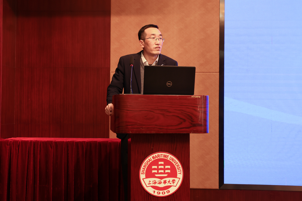 学院代表姚裕丰交流发言