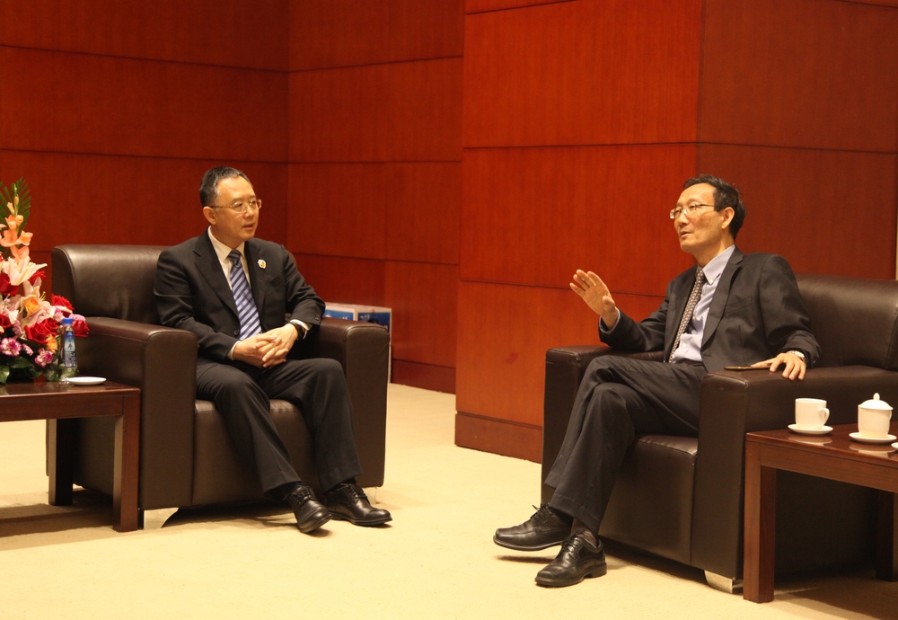 金湘军副市长和黄有方校长会谈