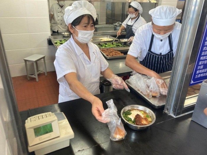 港湾校区食堂供应国庆面