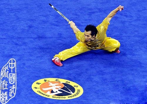 彭傲枫在剑术比赛中