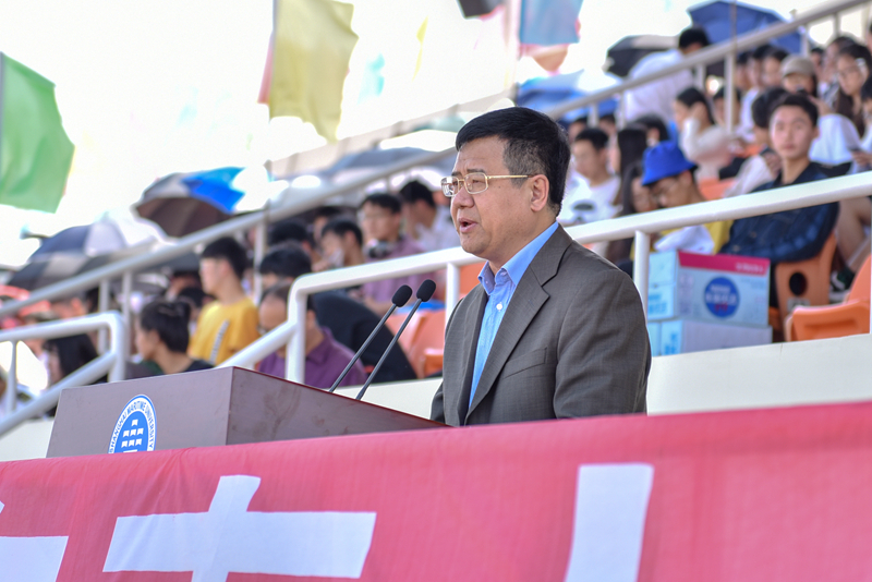 宋宝儒书记致开幕辞并宣布运动会开幕