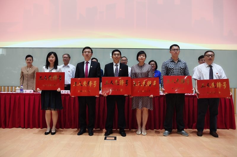 我校在上海市教育系统先进表彰会上荣获多项荣誉