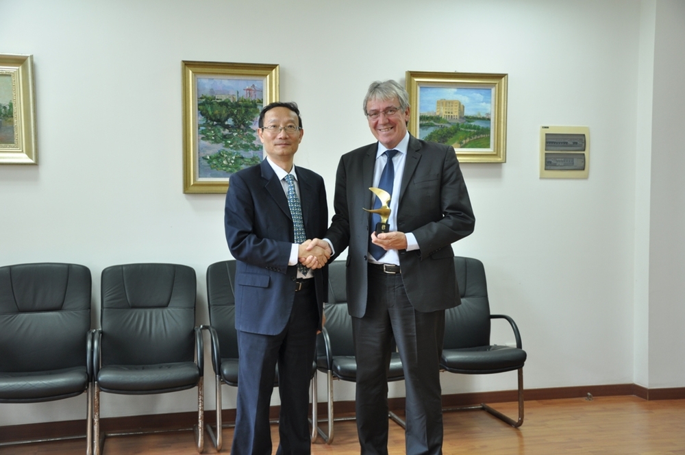 校领导会见安特卫普大学校长一行