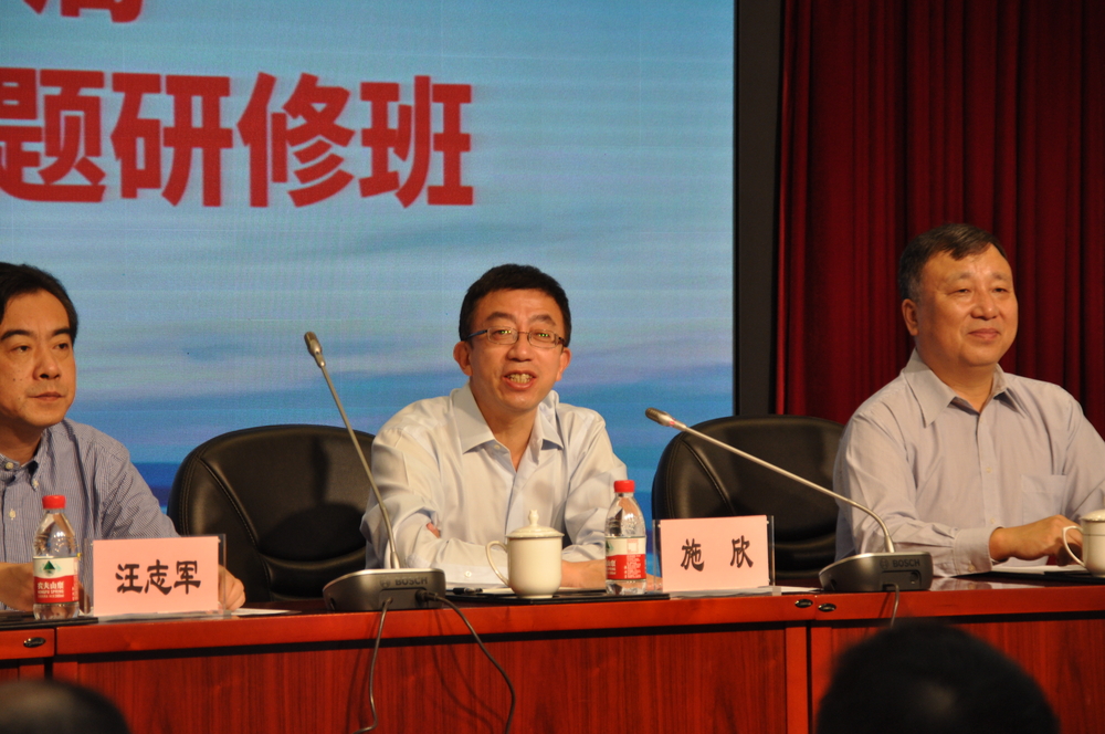 施欣副校长代表学校致欢迎辞