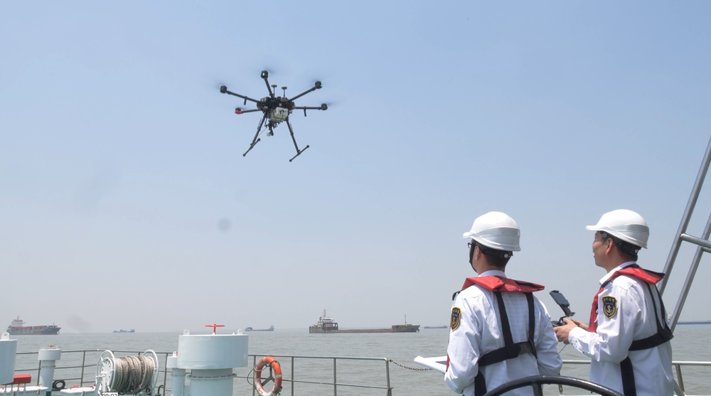 安博文教授团队率先研发船舶尾气无人机“嗅探”技术