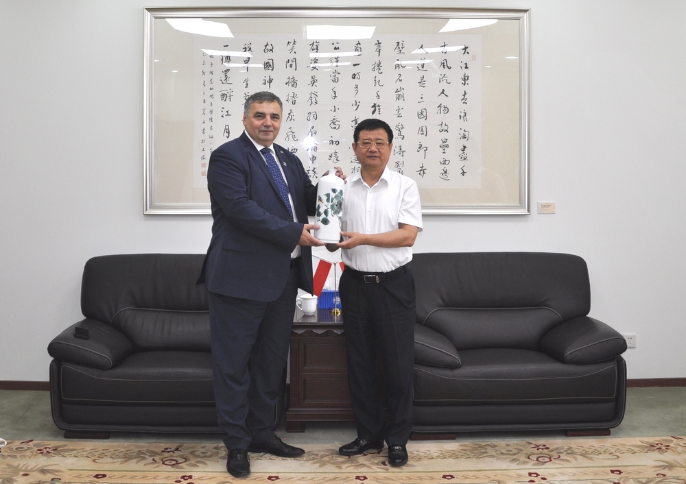 波兰格丁尼亚海事大学校长亚当•温特里特教授来校访问