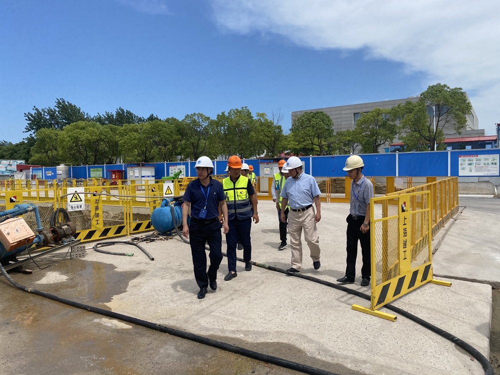 查看航运科技创新大楼项目工地现场