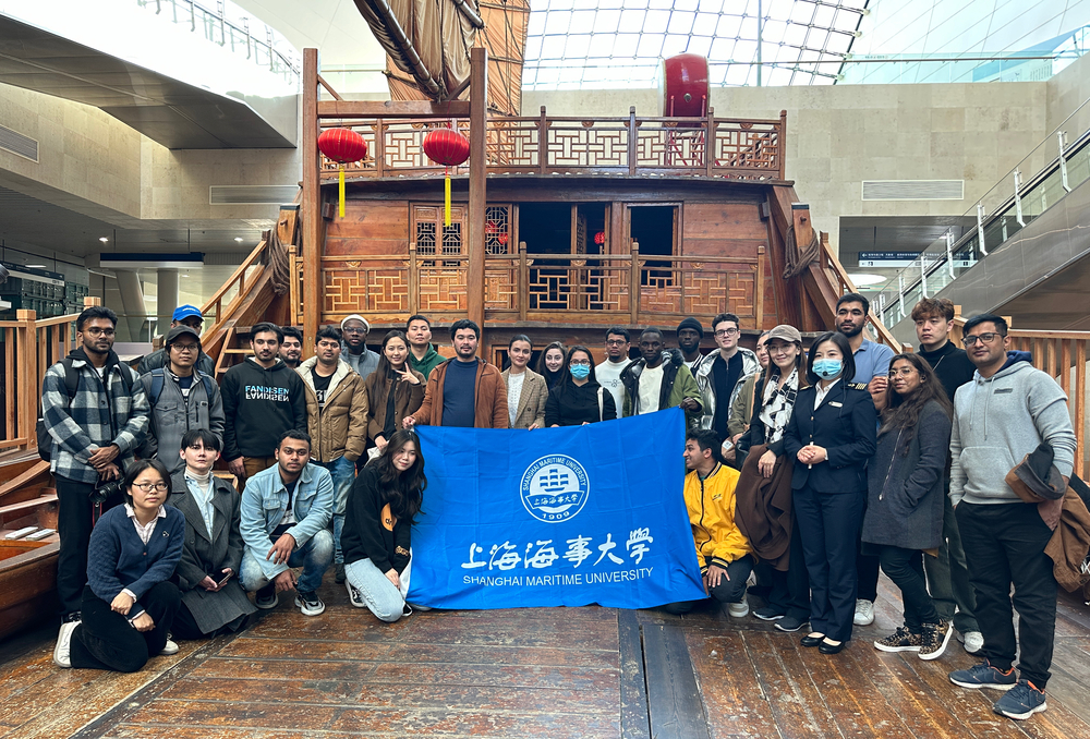 留学生参观中国航海博物馆