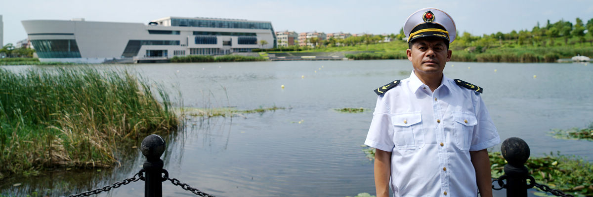 坚韧不拔，多年苦读终圆梦——上海海事大学50岁大一新生常法军的励志故事引起社会广泛关注
