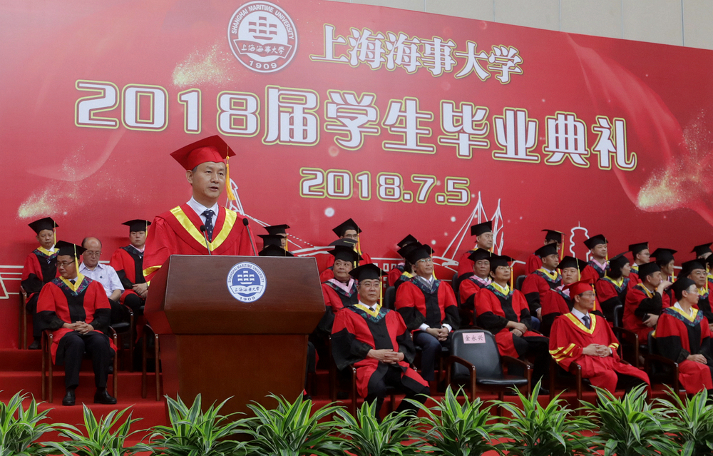 金永兴书记宣读优秀毕业生评选结果