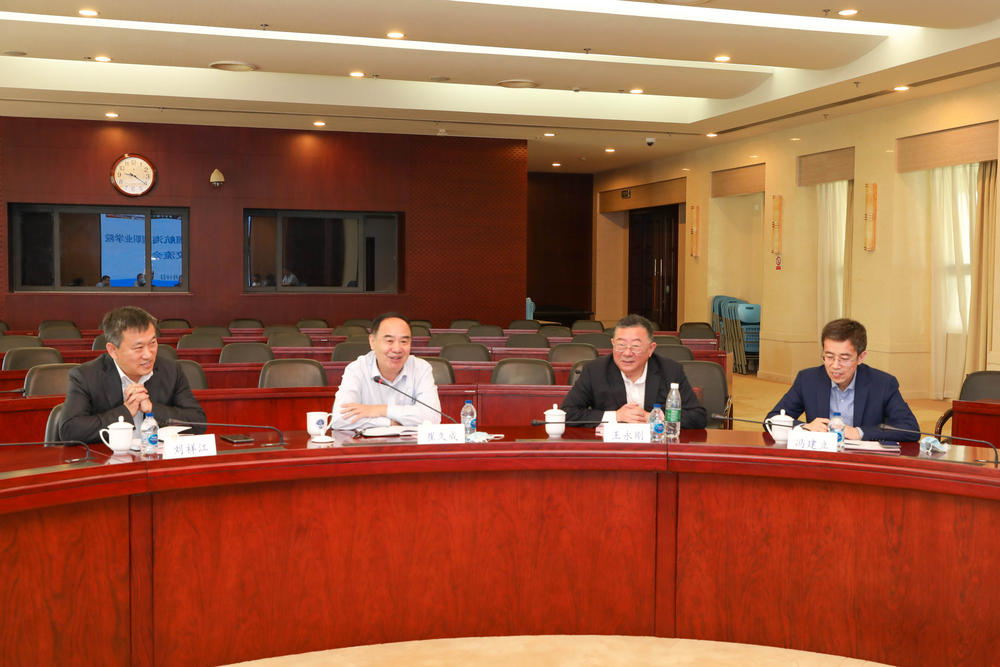 日照航海工程职业学院负责人一行来校调研