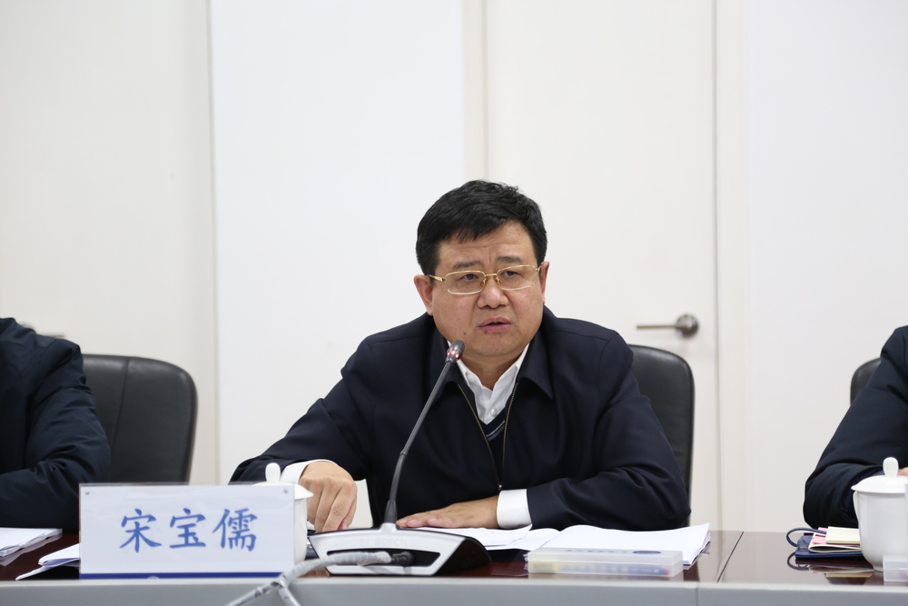 学校举行人文社科教师座谈会