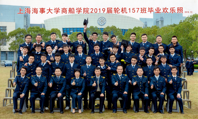  2019届轮机157班毕业照