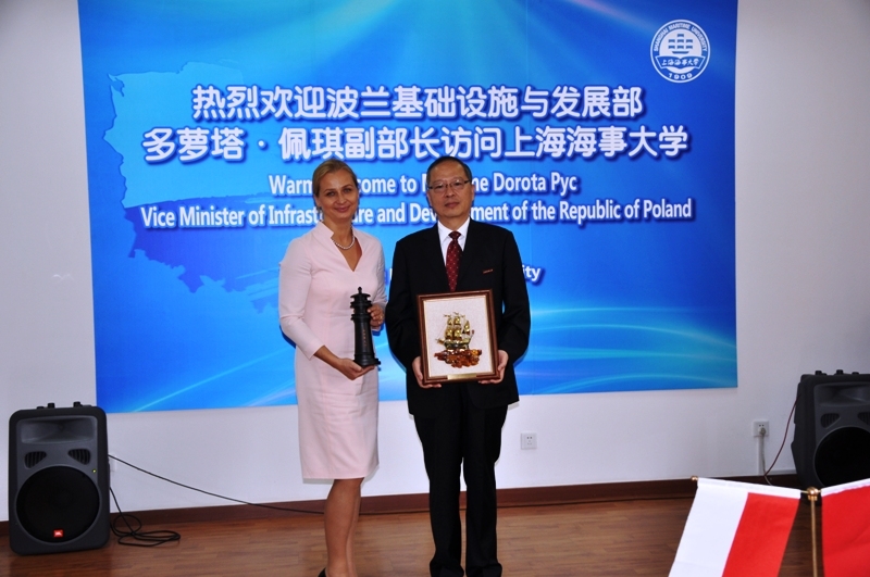 波兰基础设施与发展部副部长佩琪女士来校访问