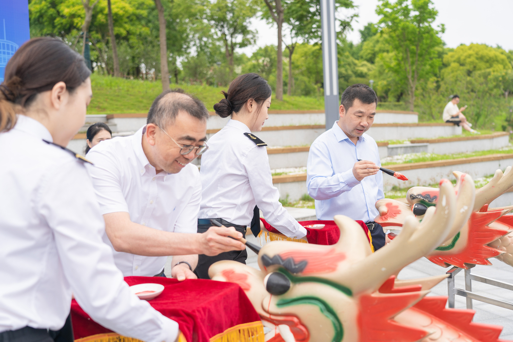 严大龙、李志鹏共同为本次比赛点睛