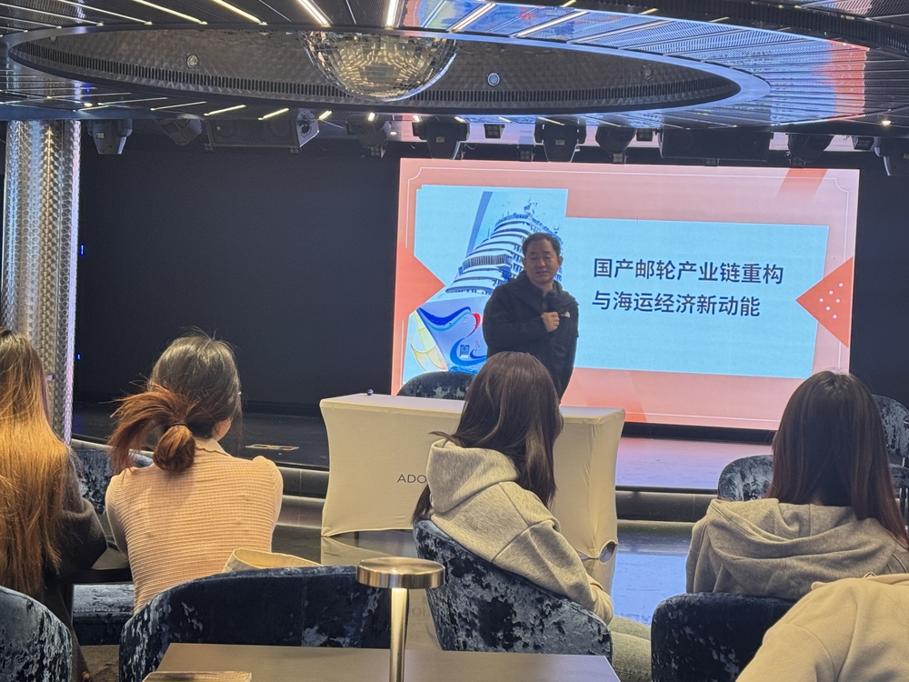 校内指导教师开展讲座