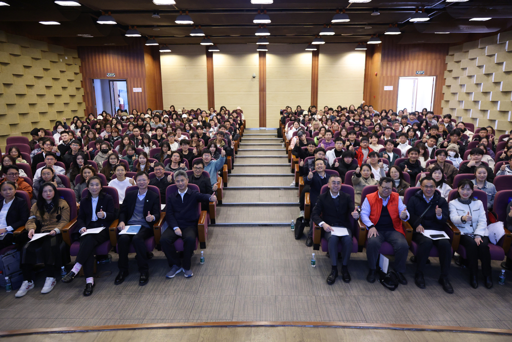 2024大学生邮轮游艇创新创意设计大赛颁奖仪式暨“海洋+设计”产教融合发展论坛现场合影