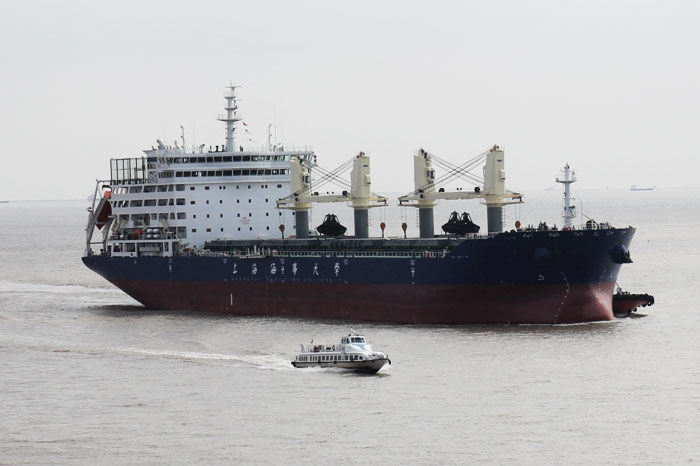 上海海事大学4.8万吨远洋教学实习船试航凯旋