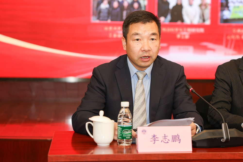 李志鹏宣读表彰名单