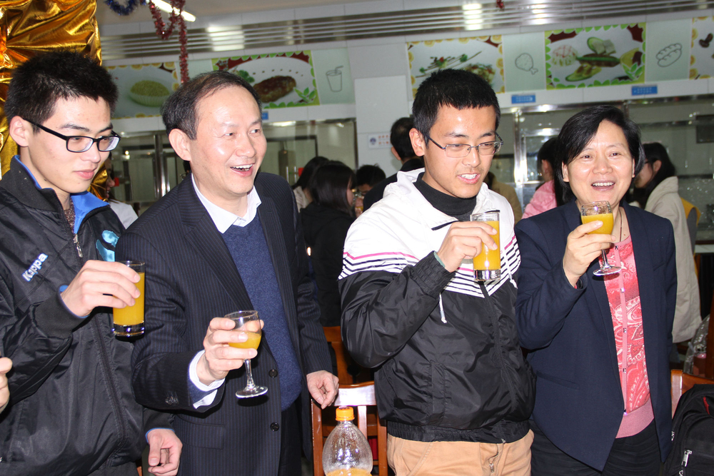 我校举行2015年寒假留校学生迎春团拜会