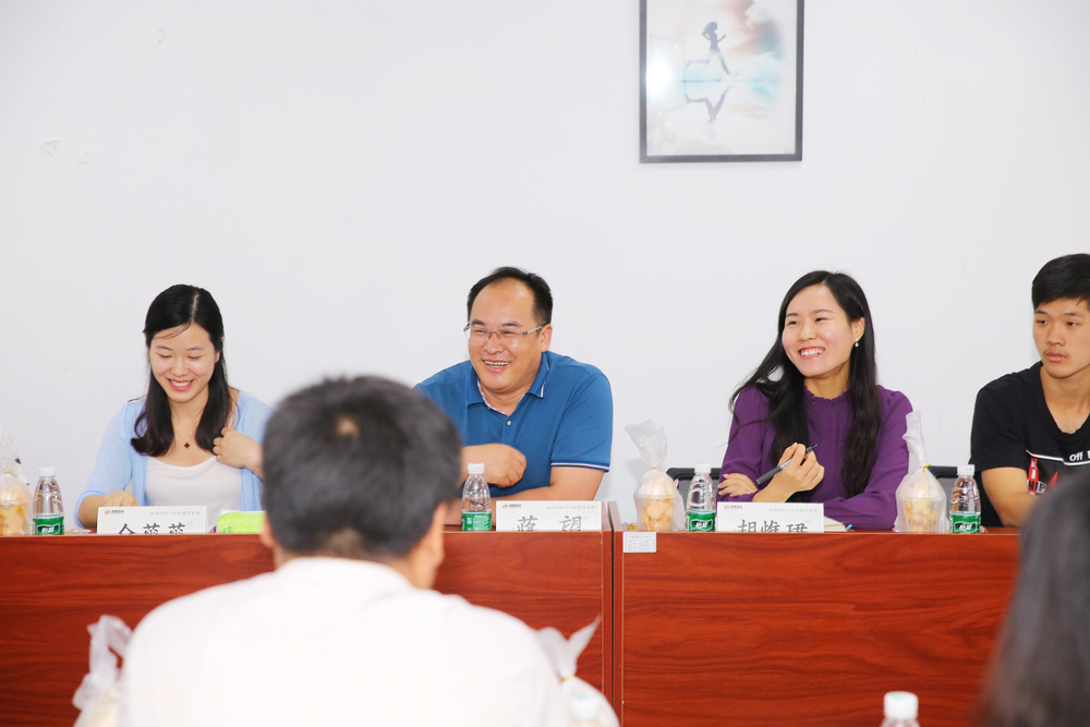 校友与学生互动