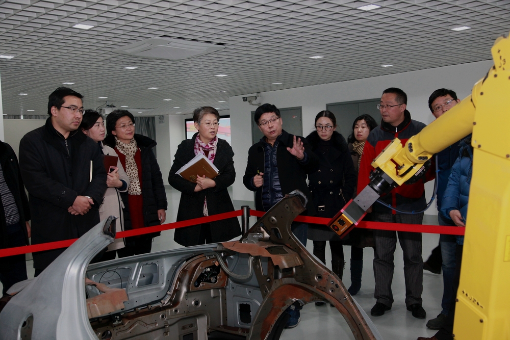 党委中心组成员到上海智能制造研究院实地考察