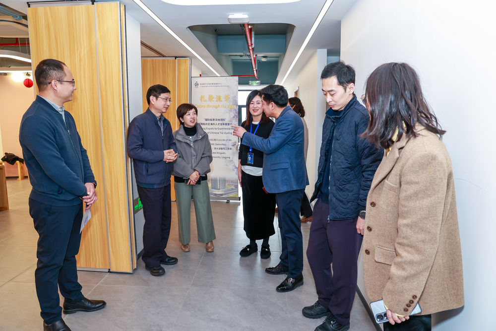 活动开始前嘉宾交流