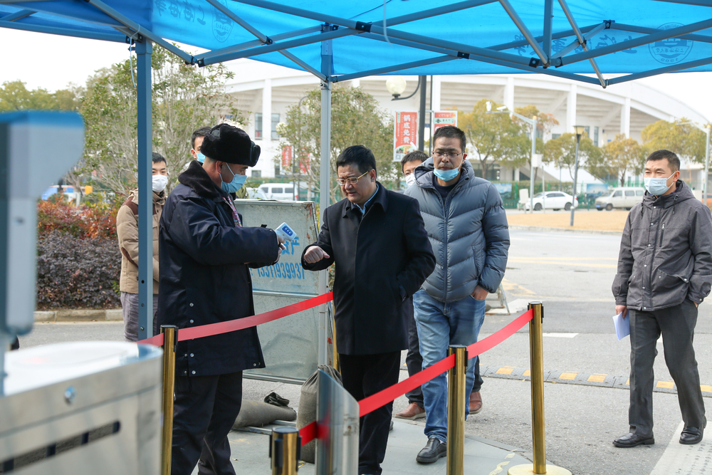 校领导督导检查人员进出校门的管理流程