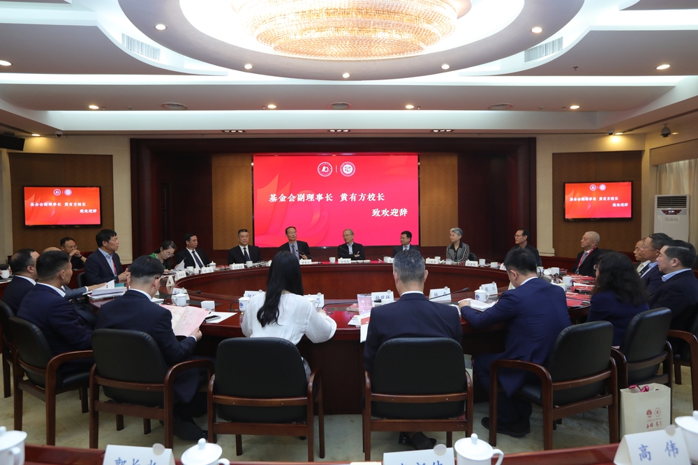 校长、基金会副理事长黄有方致辞