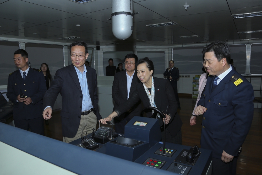 调研航海模拟器实验室