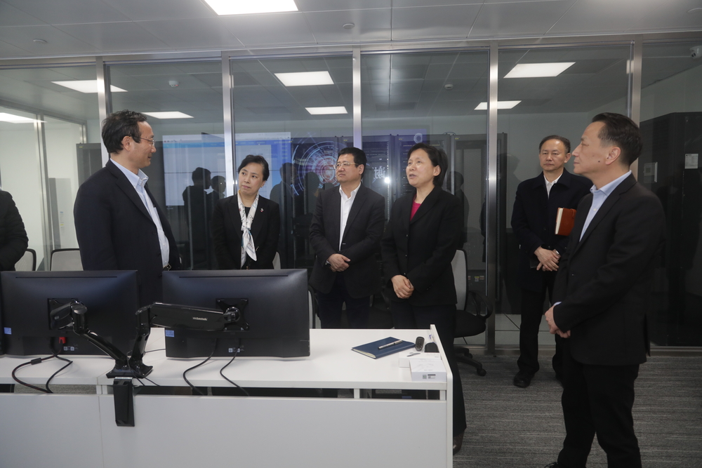 上海市委组织部、市教卫工作党委领导一行来校调研