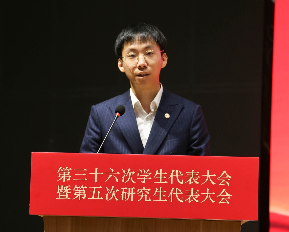 市学生联合会驻会执行主席潘敦峡致辞