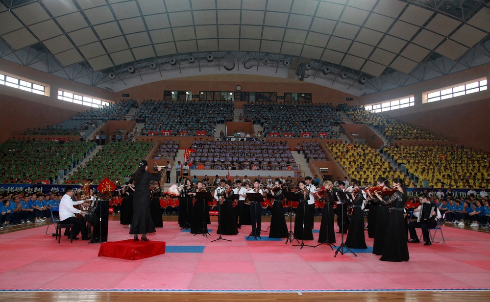 校管弦乐团表演