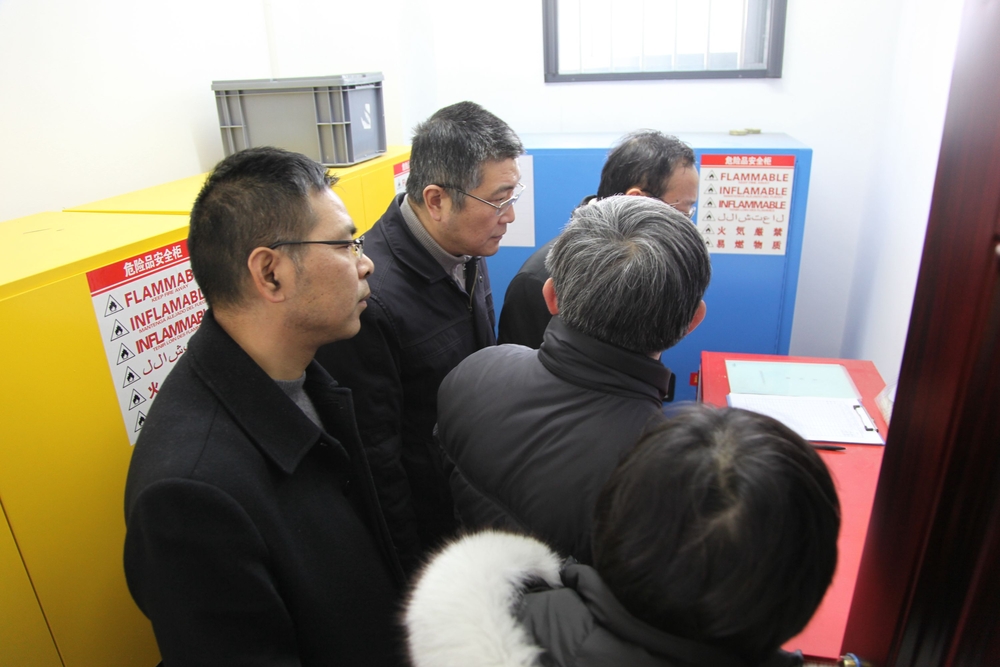 检查危化品仓库