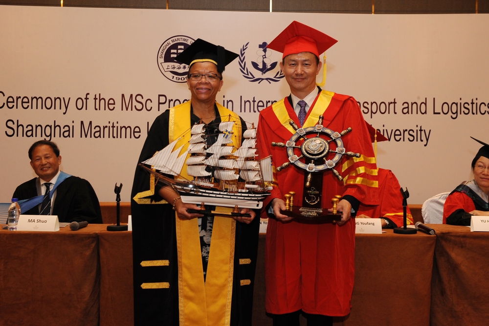 我校国际运输与物流合作办学硕士项目第十届学生毕业典礼顺利举行